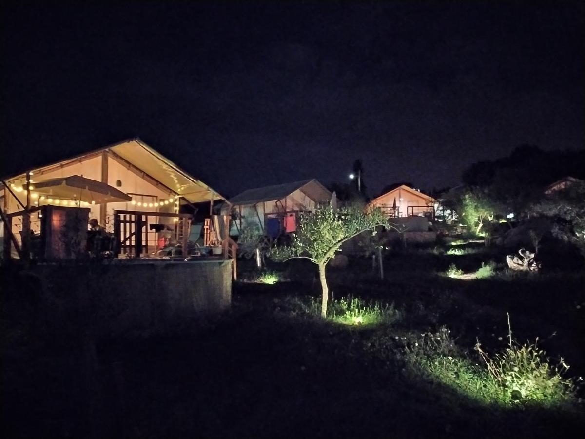 Prima Insula Glamping 호텔 Brusici 외부 사진