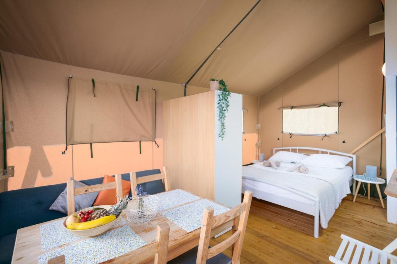 Prima Insula Glamping 호텔 Brusici 외부 사진