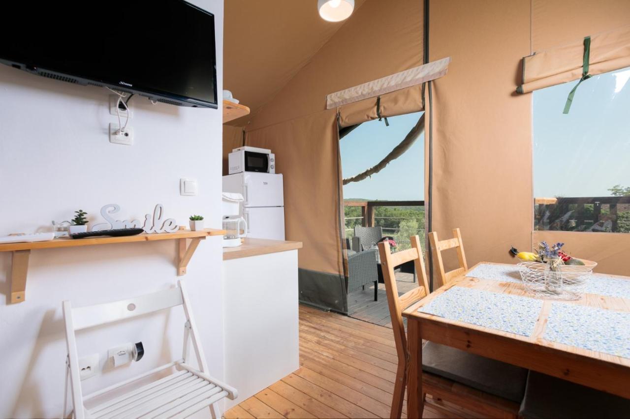 Prima Insula Glamping 호텔 Brusici 외부 사진