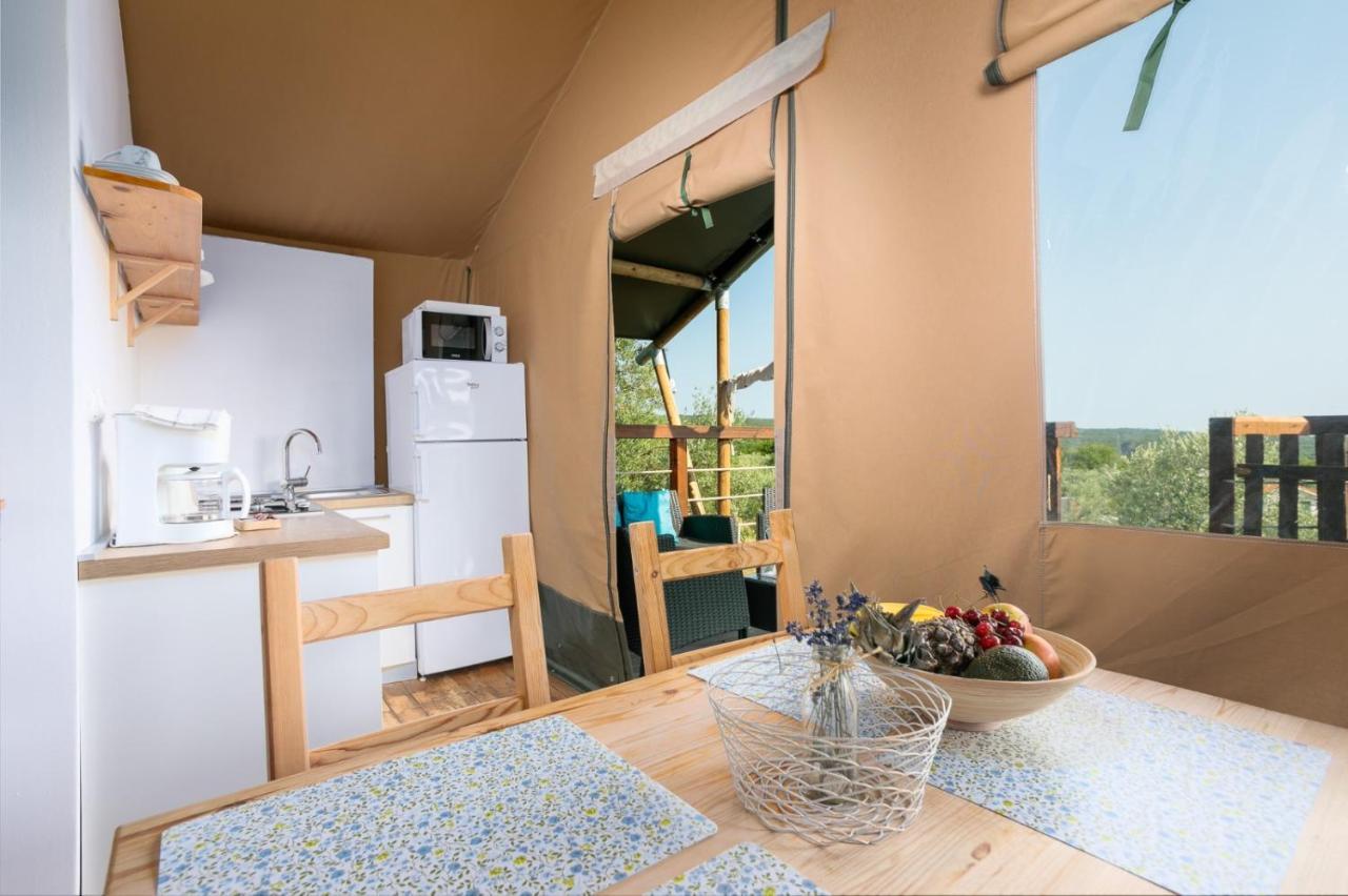 Prima Insula Glamping 호텔 Brusici 외부 사진