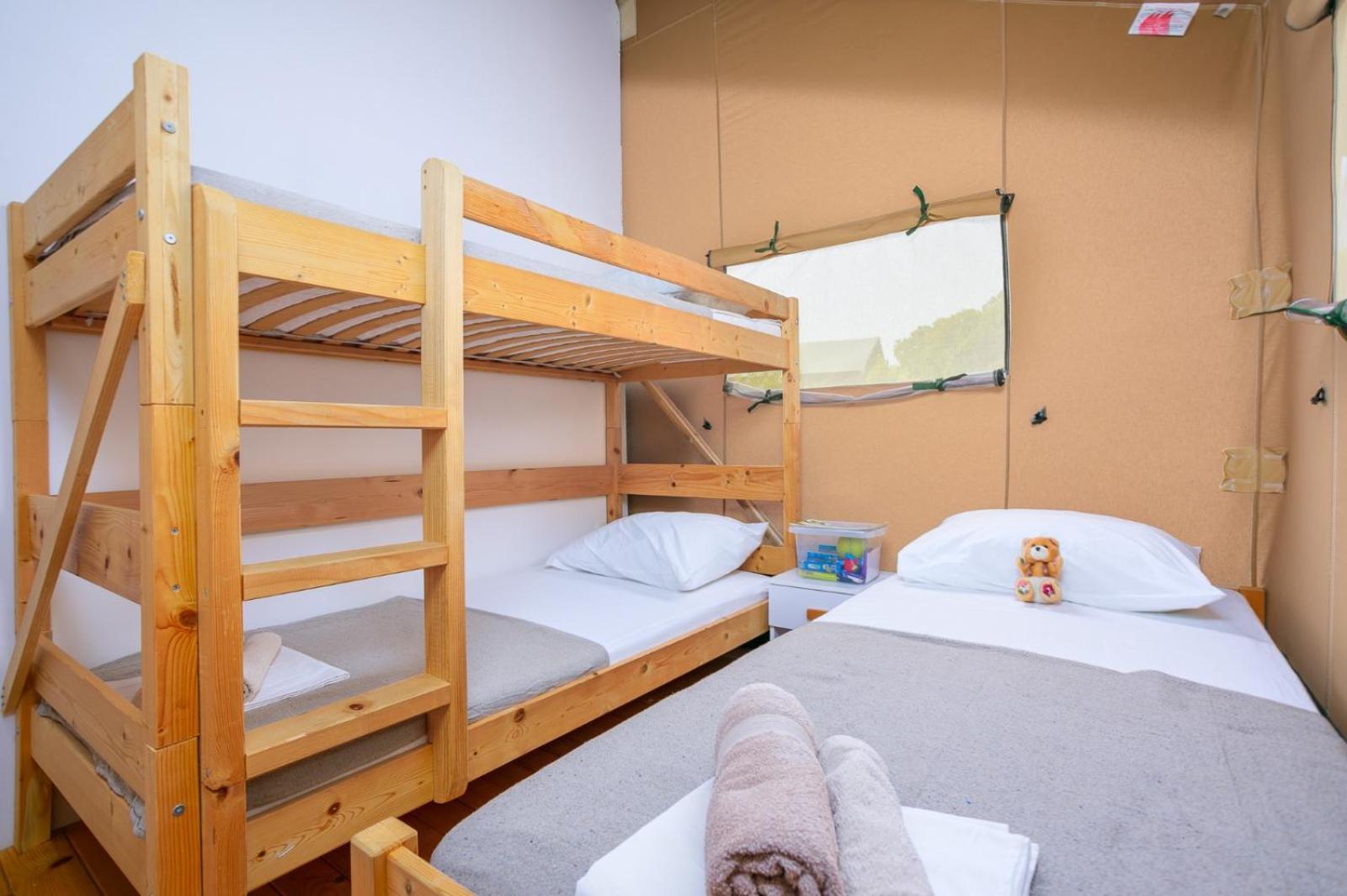 Prima Insula Glamping 호텔 Brusici 외부 사진