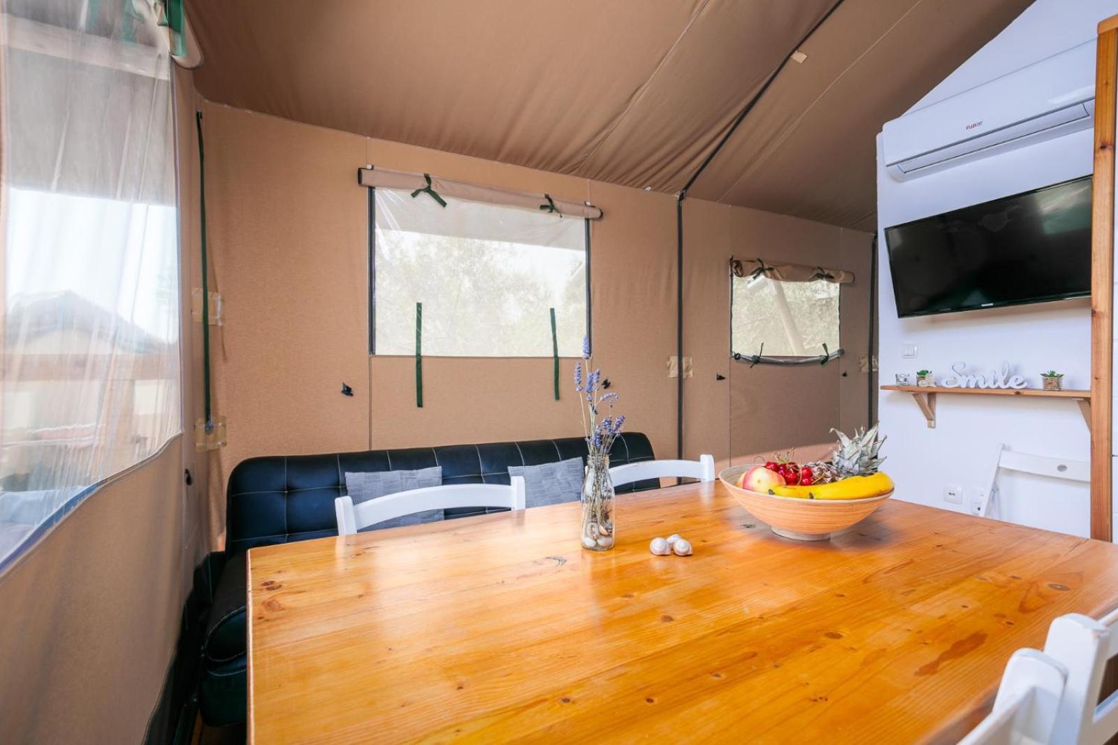 Prima Insula Glamping 호텔 Brusici 외부 사진