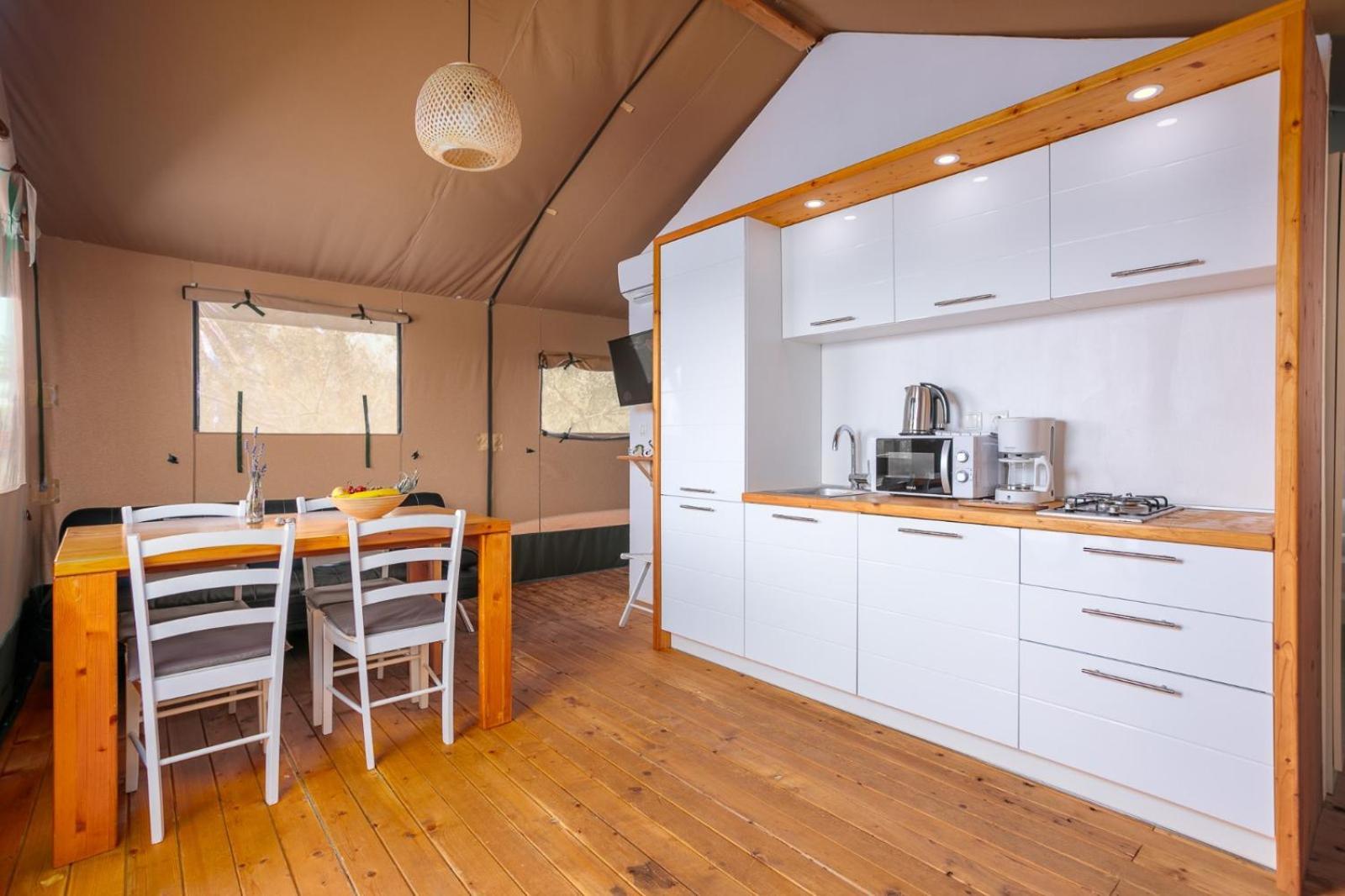 Prima Insula Glamping 호텔 Brusici 외부 사진