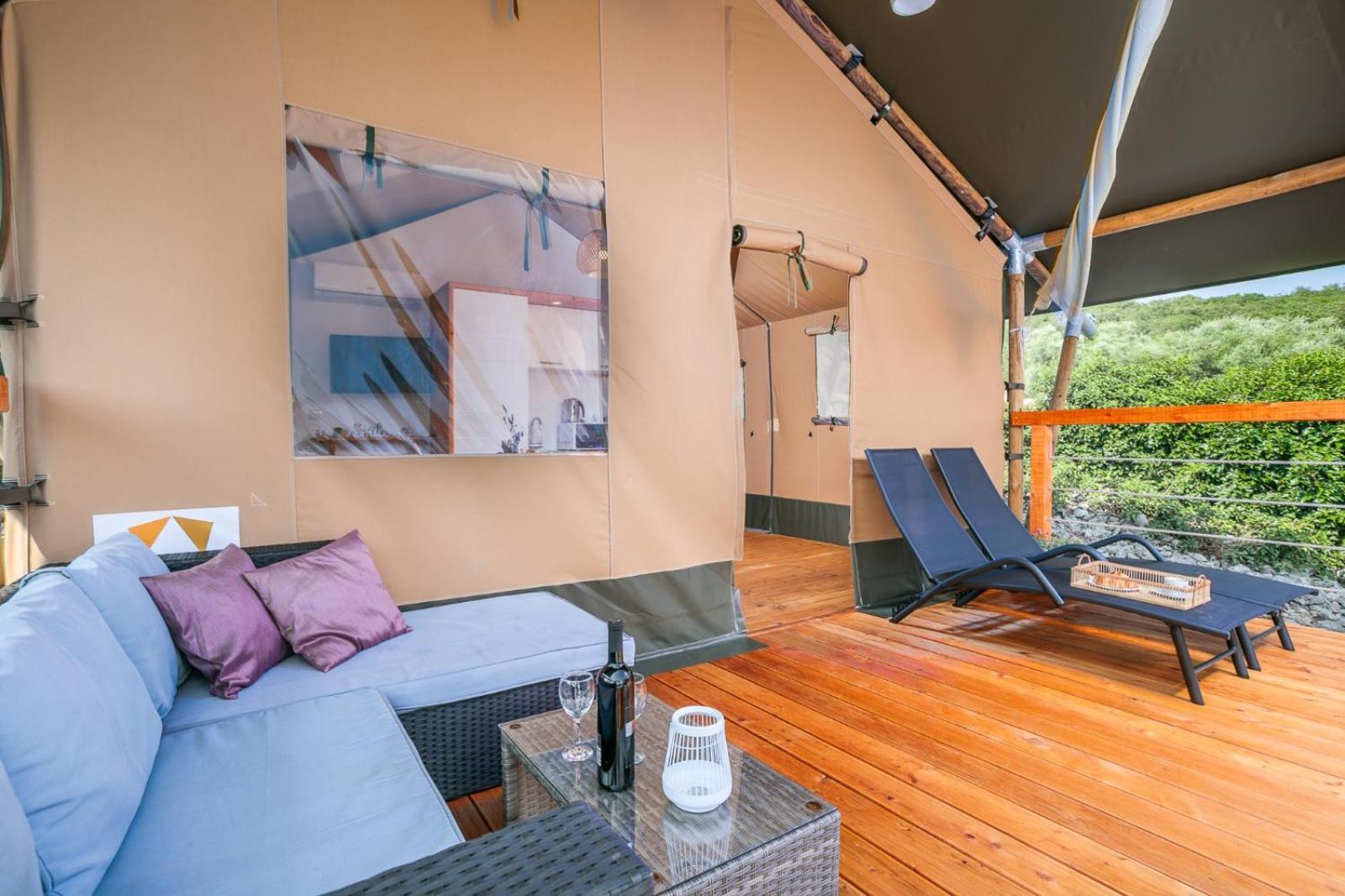 Prima Insula Glamping 호텔 Brusici 외부 사진